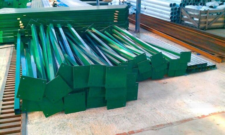 Столб 60х40 мм h 2,1 м RAL 6005 оцинкованный с фланцем (шт)