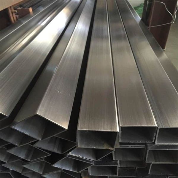 Трубы нерж. электросварные ЭСВ прямоугольные 40x20x1.5 зерк AISI 201